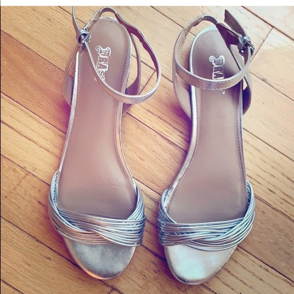 Brash Shoes - 🌼Brash silver flats-formal great condition